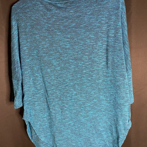 Medium Top - Picture 3 of 3